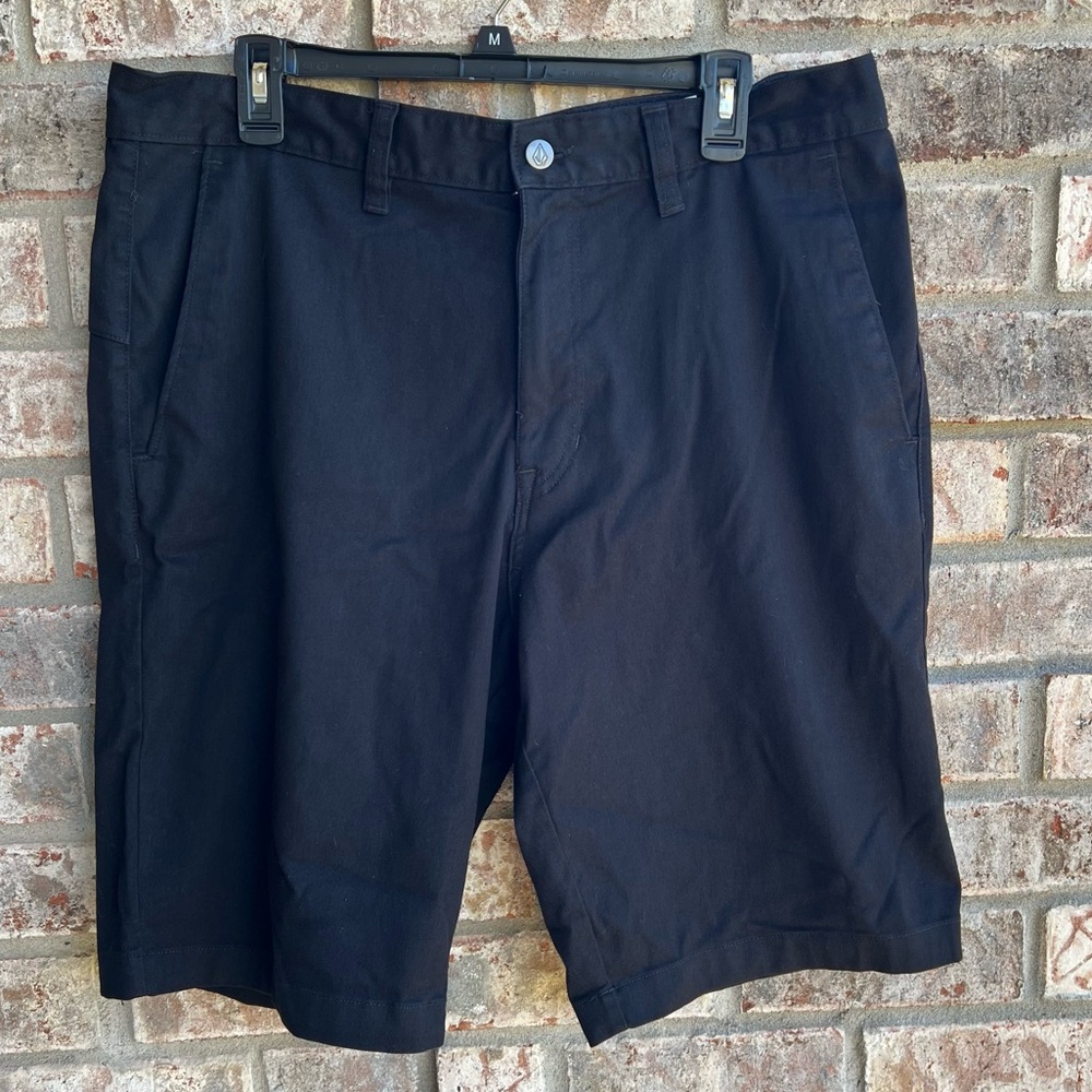 🍒💣 Volcom skater black shorts